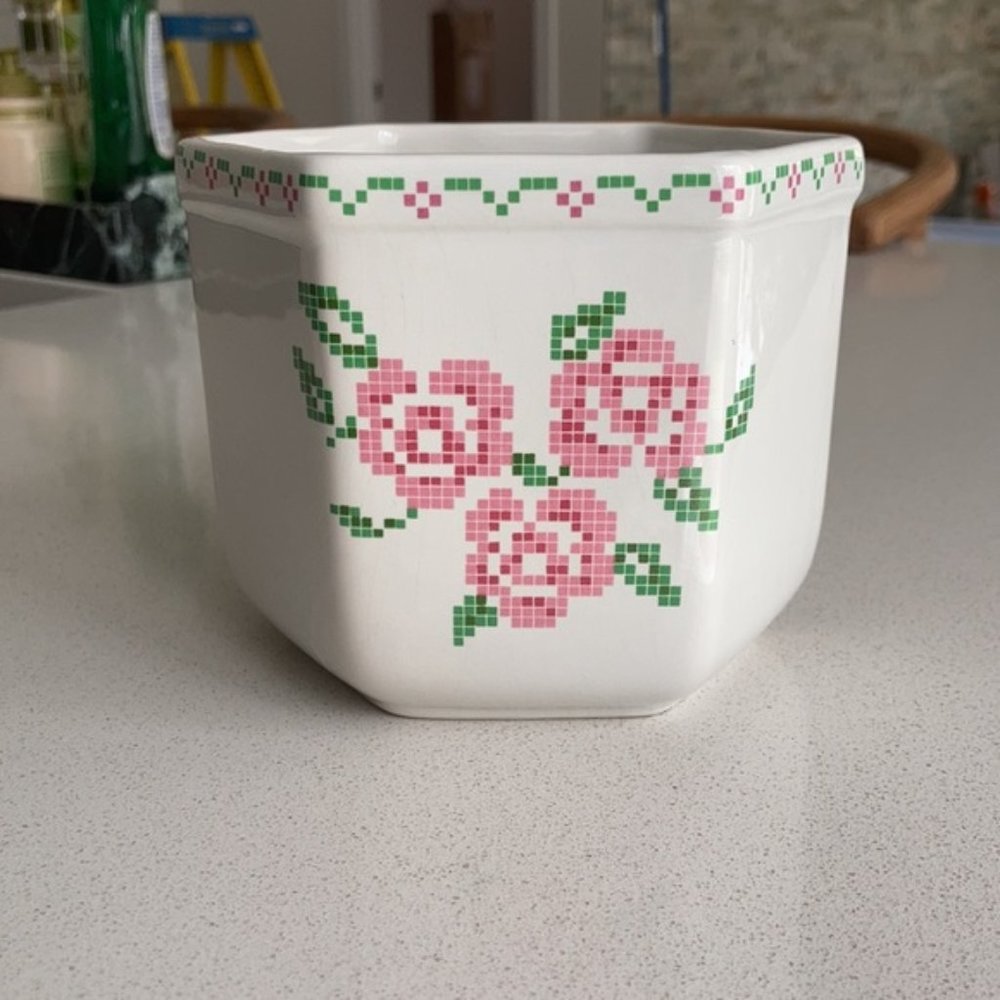 Vintage flower cache pot